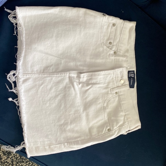Denim-white mini skirt. Gap. Worn twice. 26 regular - Picture 1 of 5